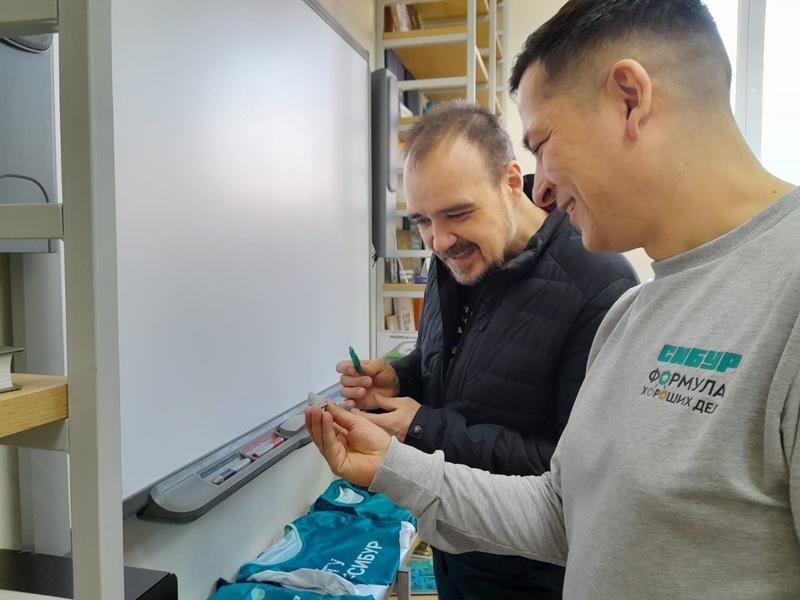 Волонтеры «Нижнекамскнефтехима» организовали сбор крышек от пластиковых бутылок для вторичной переработки