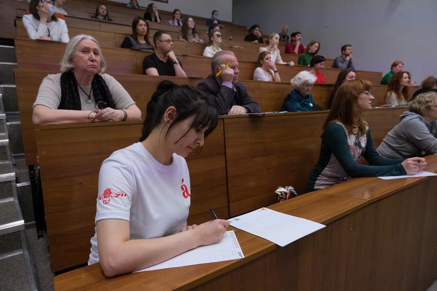 «Тотальный диктант - 2023»: как авторские тексты становятся причиной негодования участников