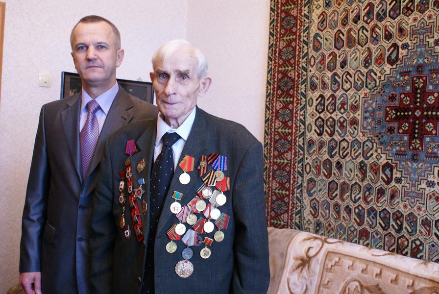 Охота на шпионов и посиделки у костра с маршалом Жуковым: ветеран-разведчик рассказал о военных буднях