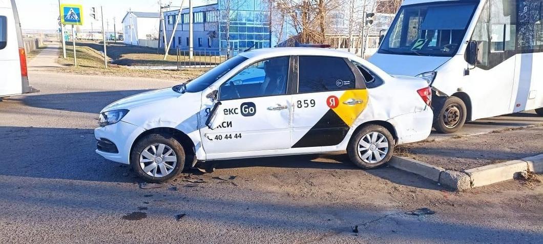 В Елабуге из-за таксиста «Яндекса» в ДТП пострадала беременная девушка