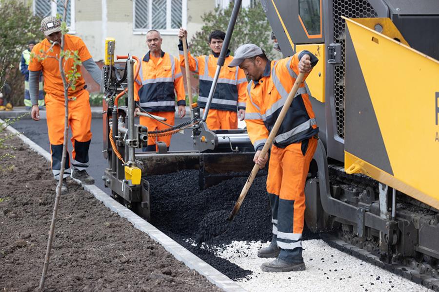 Ильсур Метшин проинспектировал благоустройство дворов Ново-Савиновского района Казани Ильсур Метшин проинспектировал благоустройство дворов Ново-Савиновского района Казани