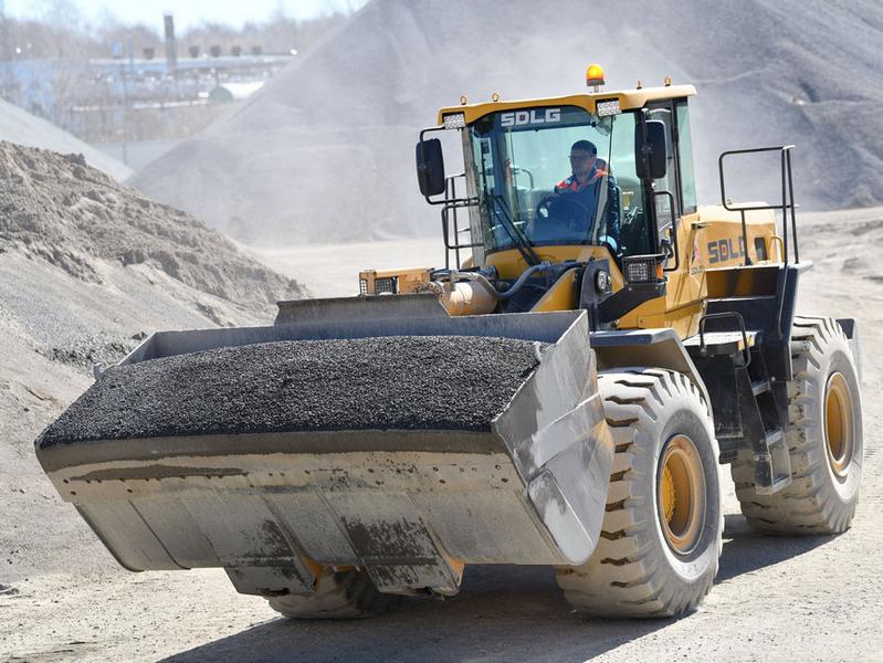 Мэр Казани проверил готовность асфальтобетонного завода к реализации программы «Наш двор»