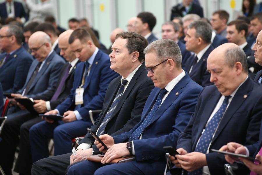 «Энергоэффективность находится на раннем этапе развития»: Энергетики обсудили дефицит электроэнергии и зависимость от иностранного ПО