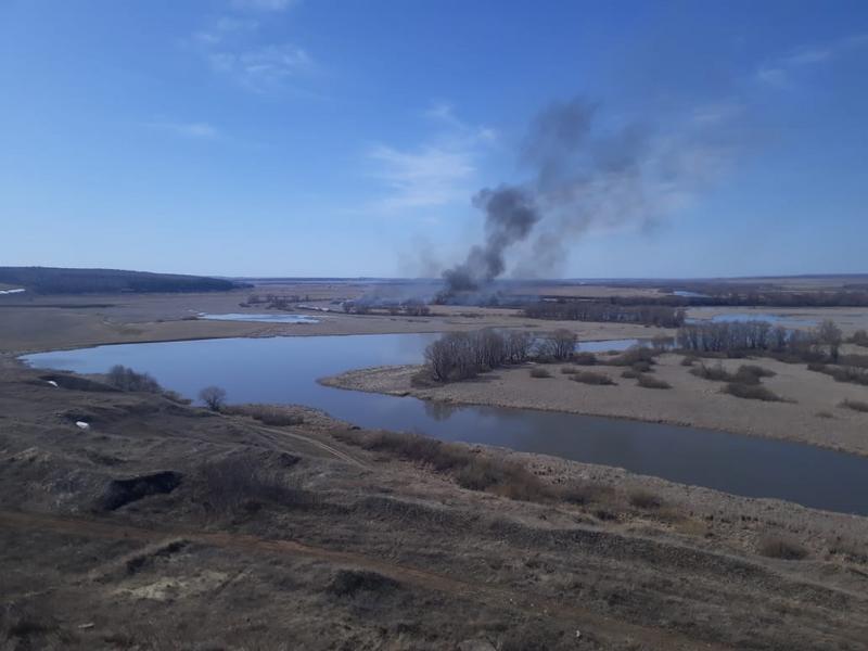 В Нижнекамске и районе с начала схода снега поля горели 29 раз