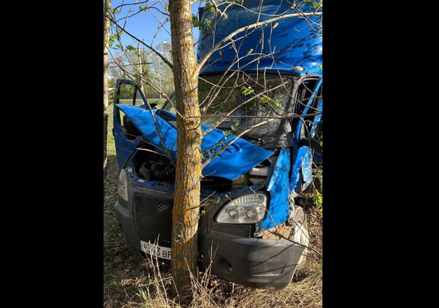 В Татарстане три человека получили травмы в столкновении фургона и «скорой»