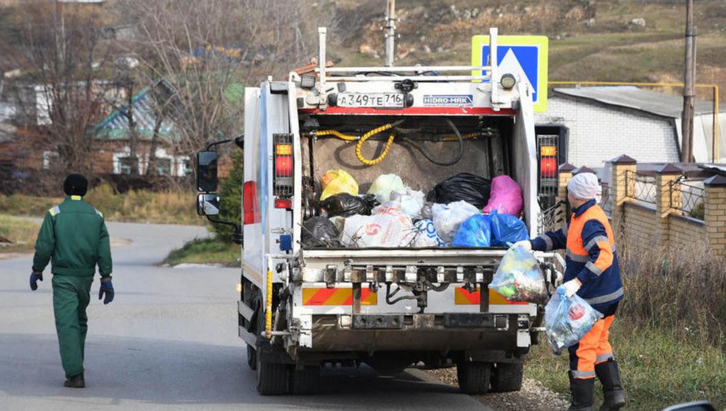 «Двухмесячник еще не начался, контейнеры уже завалены»: села Альметьевского районы недовольны работой «Гринты»