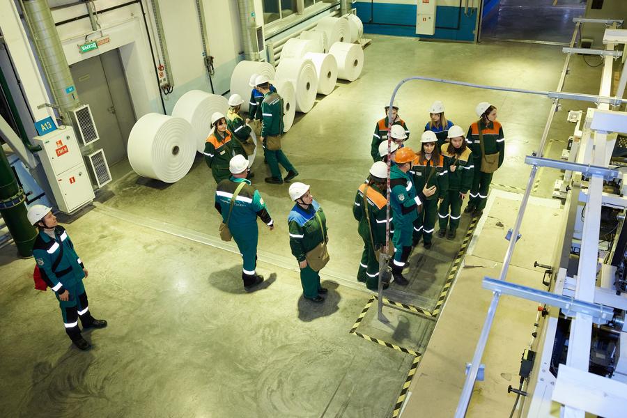 «Казаньоргсинтез» провел экскурсию для своих коллег-химиков и студентов профильных направлений