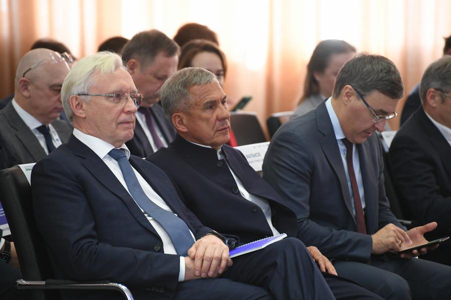 Рустам Минниханов заявил, что без передовых инженерных школ у Татарстана нет будущего