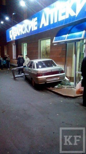 В Чистополе водитель «десятки», у которого случился приступ эпилепсии, сбил пешехода и врезался в аптеку