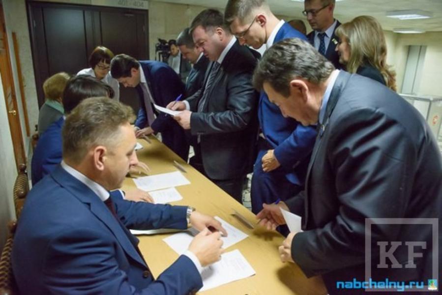 Наиль Магдеев избран мэром. Ильдар Халиков назвал его «челнинским бронепоездом»