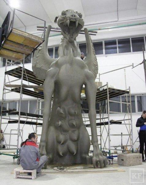 Скандальную скульптуру «Хранительница», предназначенную для Болгара, установили в Лондоне