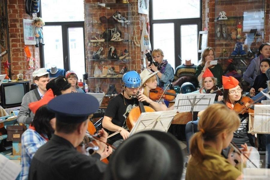 LaPrimavera  в Музее соцбыта: соло на виолончели в хоккейной маске