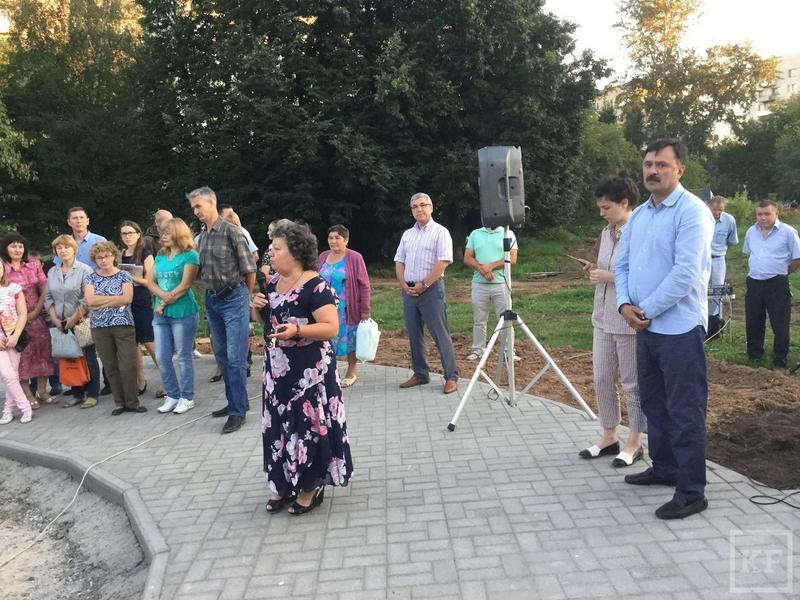 Наталия Фишман назвала кощунством прокладку беговых дорожек в некрополе парка ДК Химиков