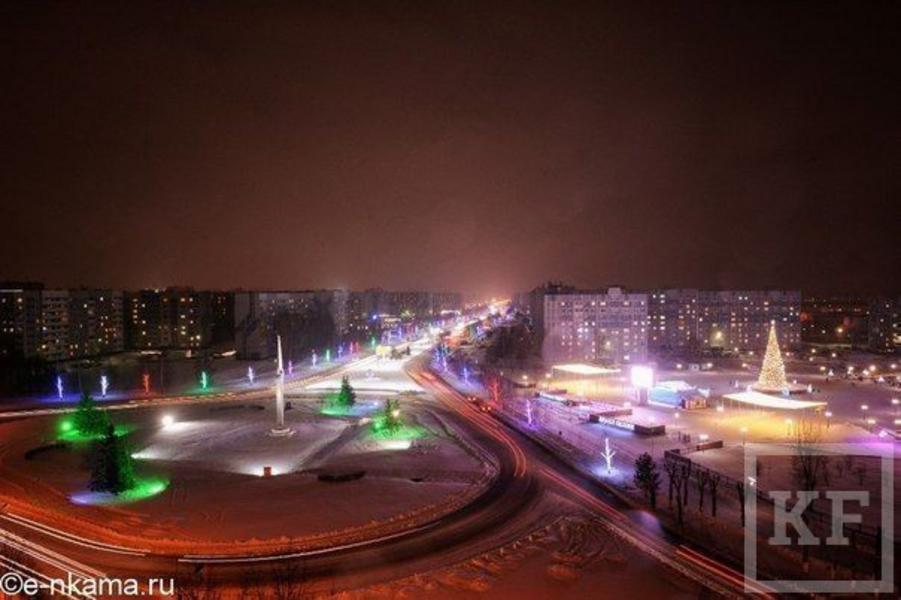 Мэр Нижнекамска наградил руководителей градообразующих предприятий за лучшие елочные городки