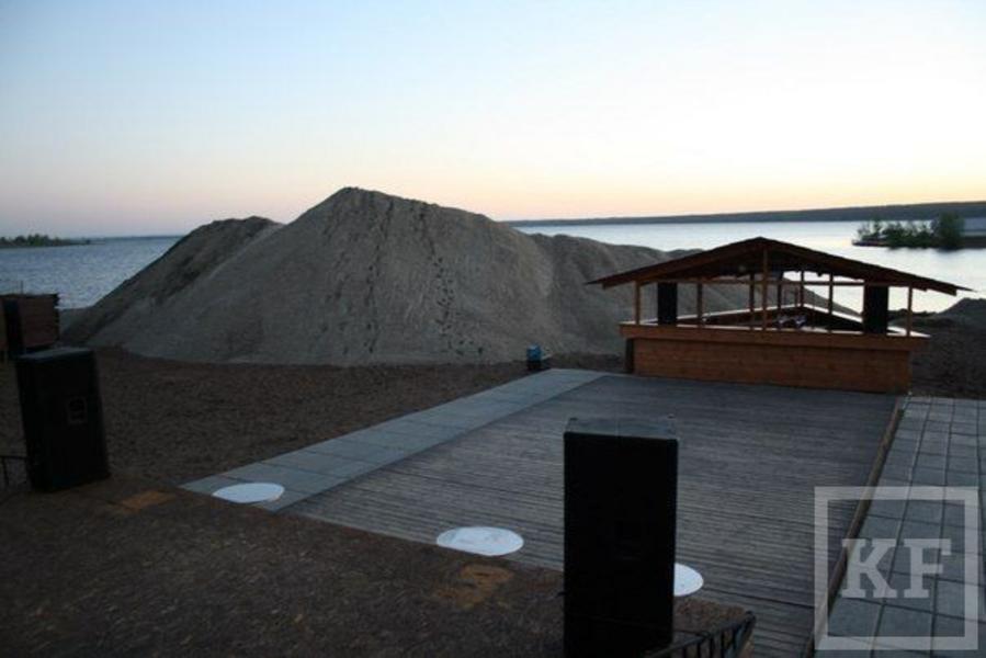 Белый волжский песок привезли на городской пляж Набережных Челнов
