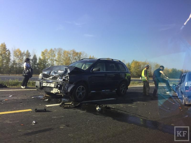 Крупная авария на М7 в Татарстане: разбиты три машины, два человека погибли