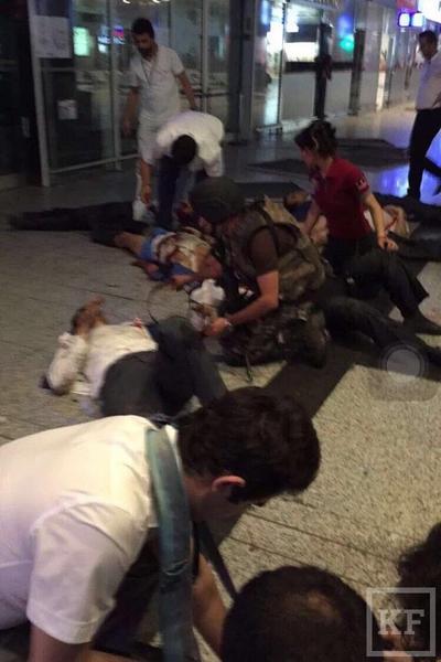 СМИ: теракт в аэропорту Стамбула совершили два смертника