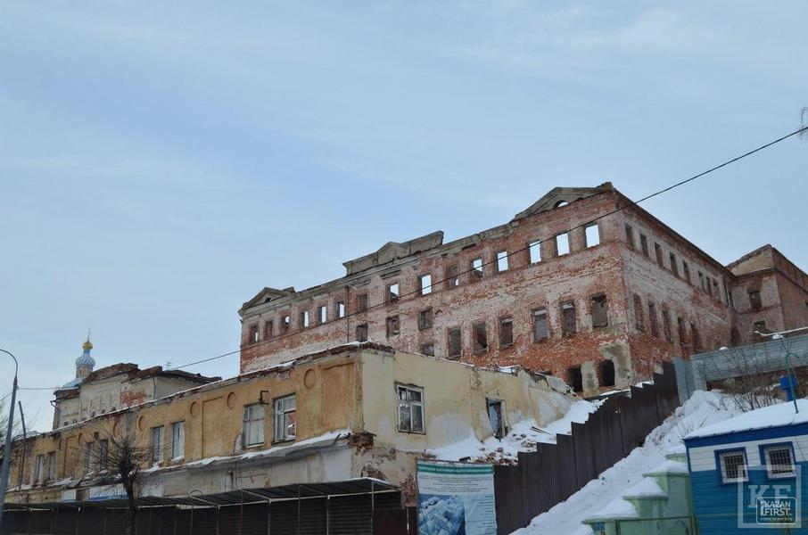 Общественники бьют тревогу: уникальный для Казани квартал домов 18 века на Рахматуллина может «сползти» с холма из-за задержки в реставрации
