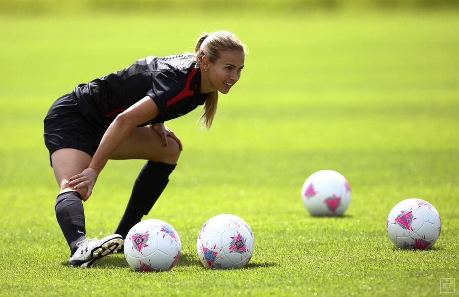 Heather Mitts from the U.S. women's Olympic soccer team stretches during a training session ahead of the London 2012 Olympic Games, in Glasgow, Scotland July 19, 2012. REUTERS/David Moir (BRITAIN - Tags: SPORT OLYMPICS SOCCER)