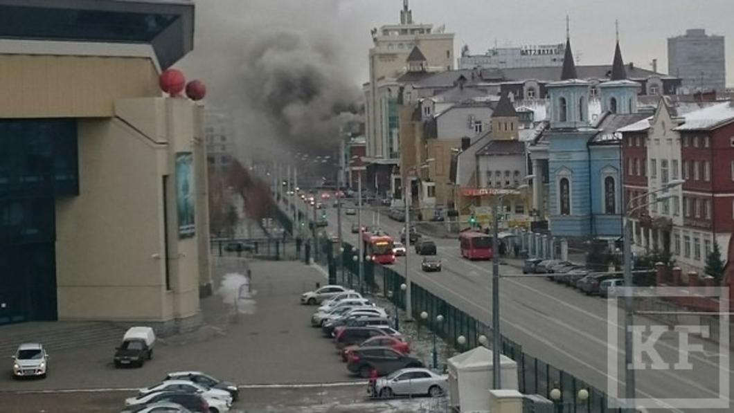 Пожар в центре Казани: тушение продолжается, работают 20 единиц спецтехники