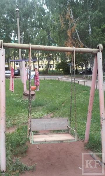 В «Народный контроль» от жительницы Азнакаево поступила жалоба на плохое состояние детской площадки