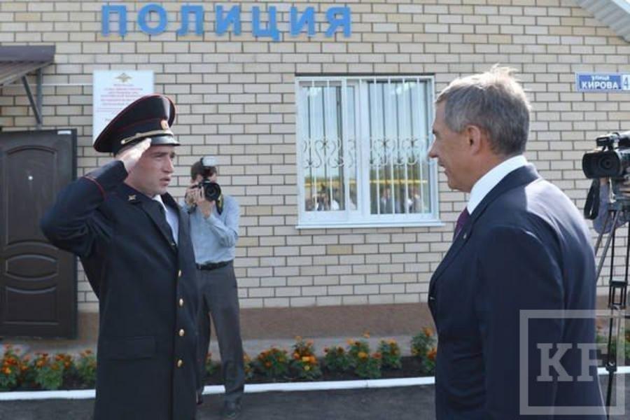 Президент Татарстана посетил новый дом сельского участкового в Бавлинском районе