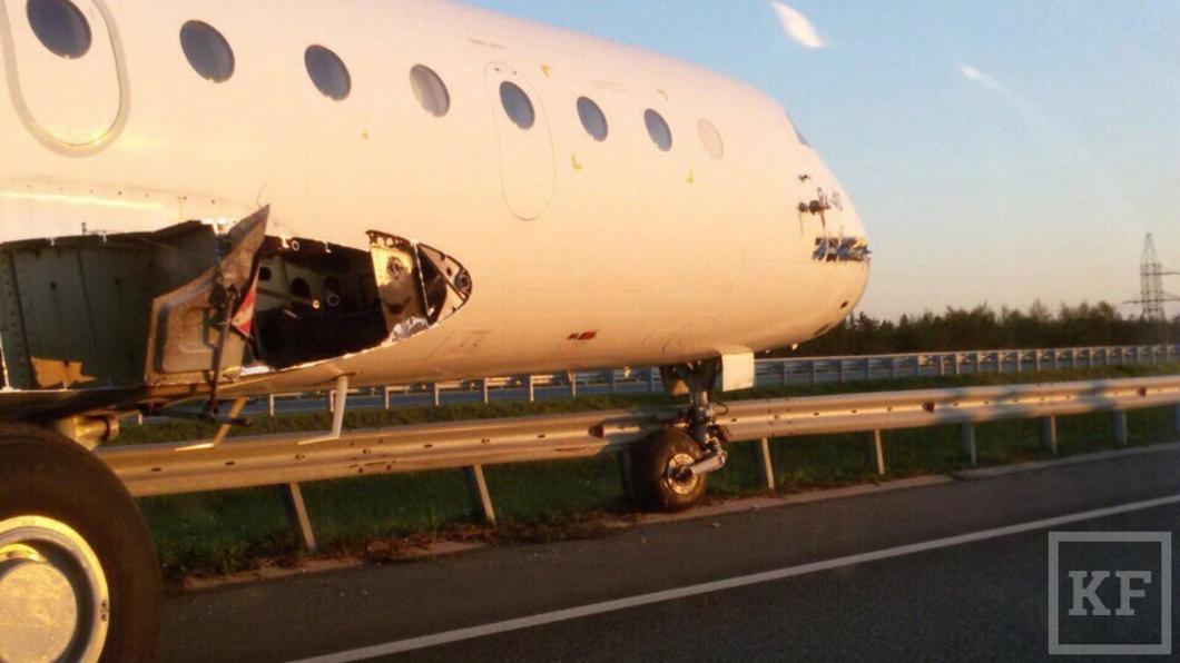 Самолет врезался в отбойник в Татарстане