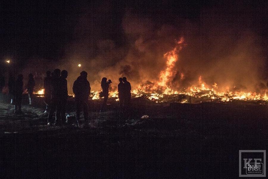 В Елабуге на Пасху сожгли гору автомобильных покрышек