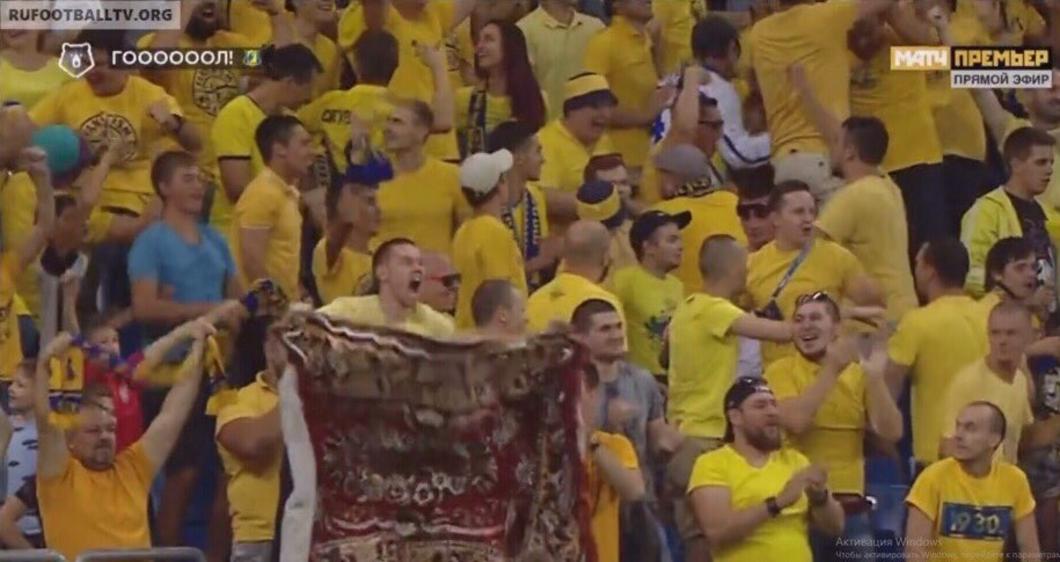 Видео: челнинские болельщики выбили одеяло во время матча «КАМАЗа»