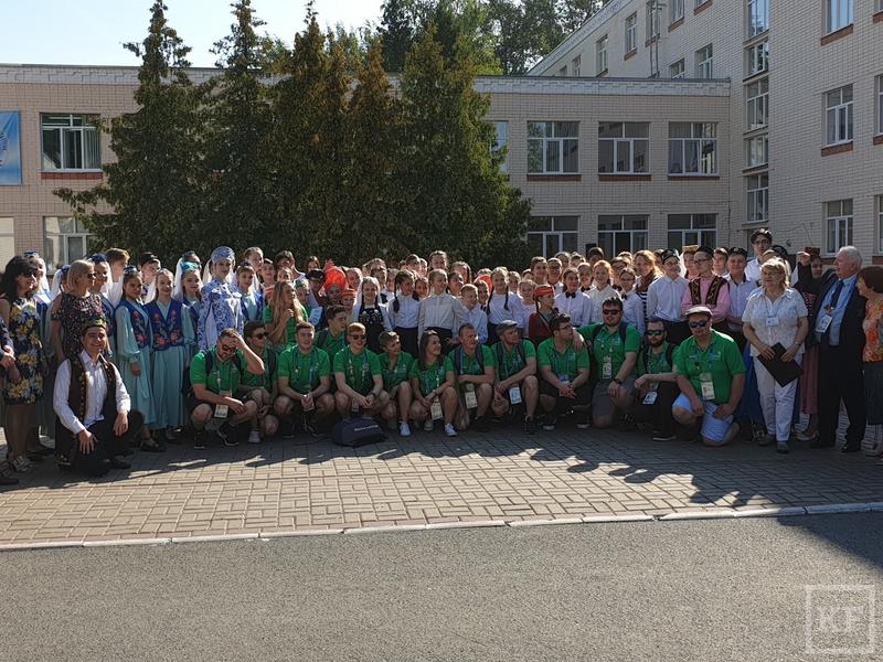 Участники WorldSkills-2019 провели в Казани акцию «Одна страна - одна школа»