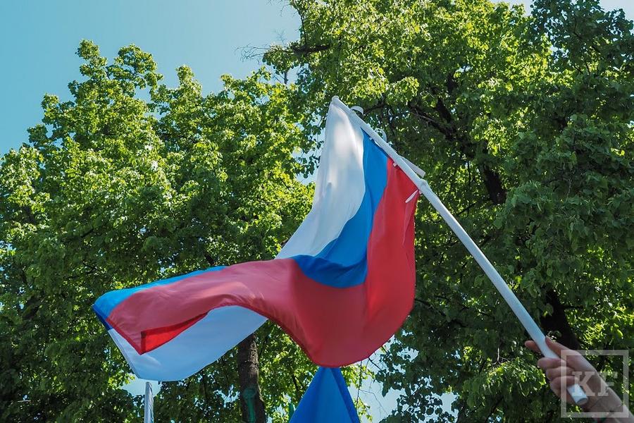 День флага России: небо Казани превратилось в триколор