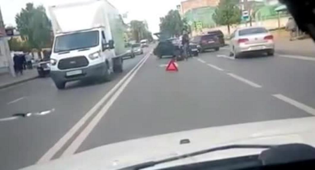 Видео: в Казани на улице Клары Цеткин сбили пешехода