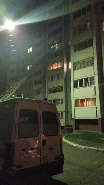 Из-за пожара ночью жильцы многоквартирного дома в Нижнекамске вышли на улицу