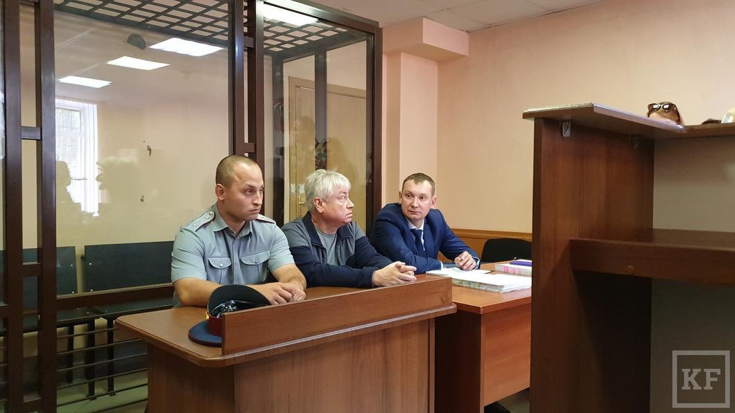 Пострадавшие вкладчики Татфондбанка устроили пикет перед зданием суда в Казани