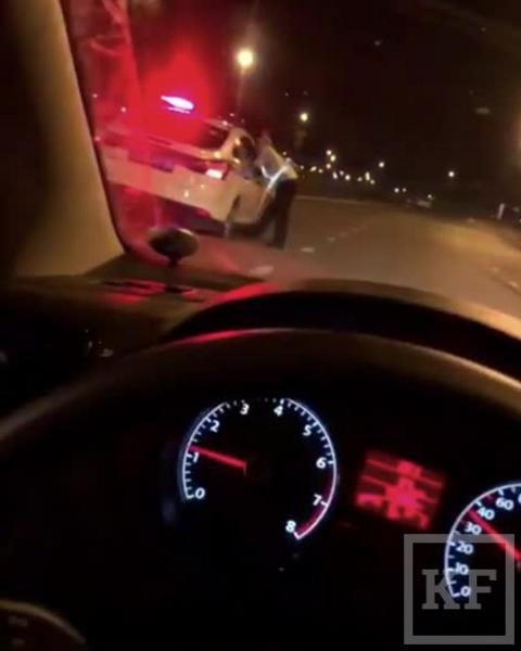Видео: водитель БМВ насмерть переехал перебегающего дорогу казанца