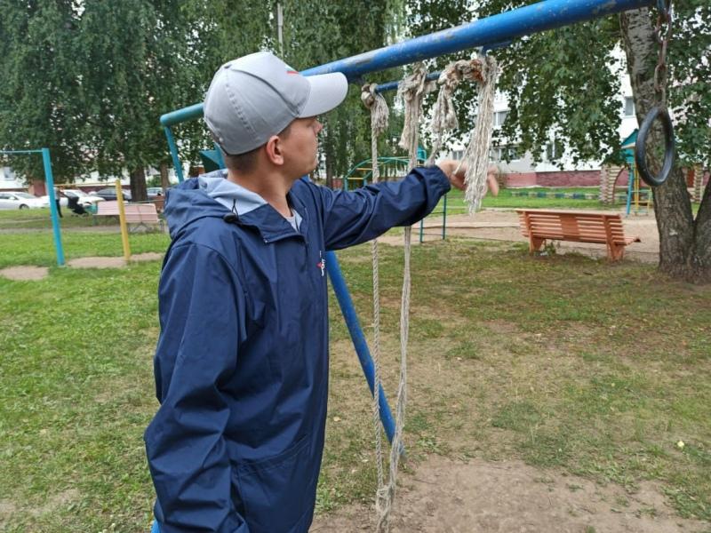Активисты ОНФ в Нижнекамске составили список опасных детских площадок