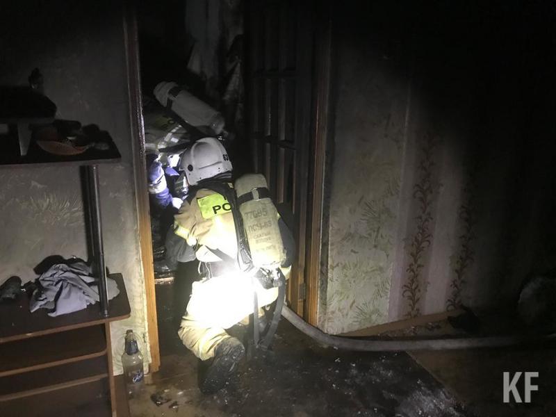 В Татарстане женщина спасла соседа и лежачую мать от ночного пожара