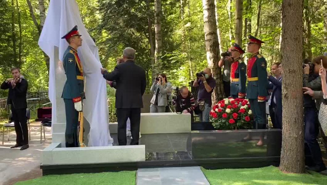 Рустам Минниханов принял участие в открытии памятника советским разведчикам в Москве