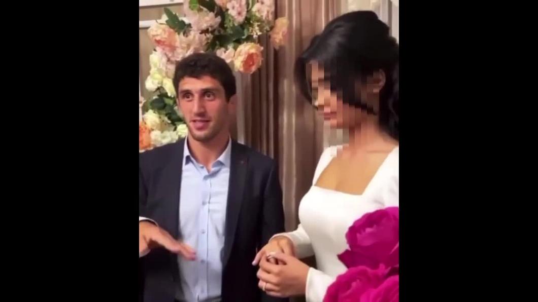 Чемпион-борец Сидаков с позором прогнал невесту со свадьбы из-за интимного видео