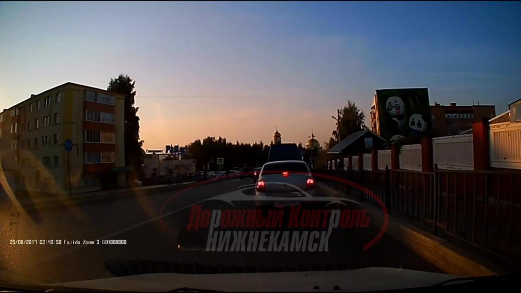 В утренней аварии на промзоне в Нижнекамске пострадал пассажир иномарки