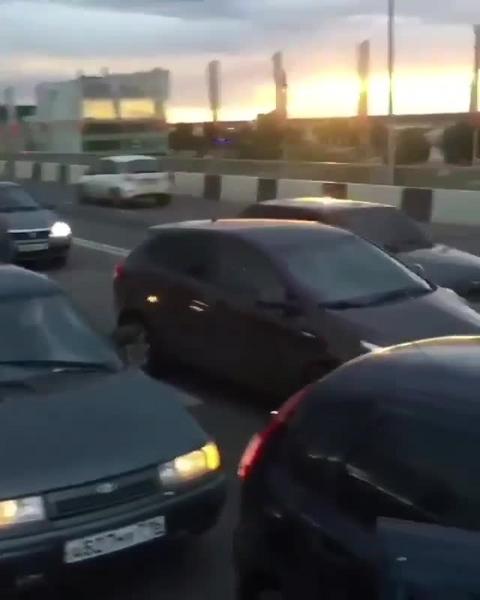 В память о погибшем в ДТП челнинце его друзья-автомобилисты дали прощальные гудки В память о погибшем в ДТП челнинце его друзья-автомобилисты дали прощальные гудки