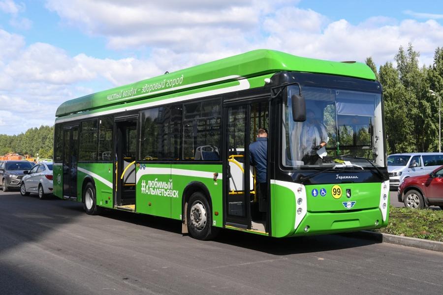 Ключи от умных квартир и тест-драйв автономного троллейбуса: Алексей Песошин проверил, как меняют жизнь альметьевцев Ключи от умных квартир и тест-драйв автономного троллейбуса: Алексей Песошин проверил, как меняют жизнь альметьевцев