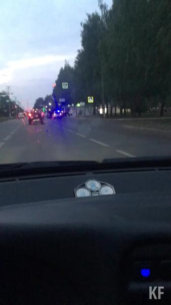 Водитель легковушки в Нижнекамске при выезде с разворота снес мотоциклиста