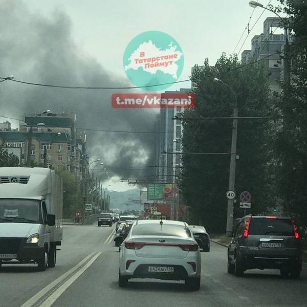В казанском ЖК «Столичный» горит складское помещение