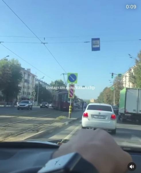 На Сибирском тракте в Казани очередной трамвай сошел с рельсов