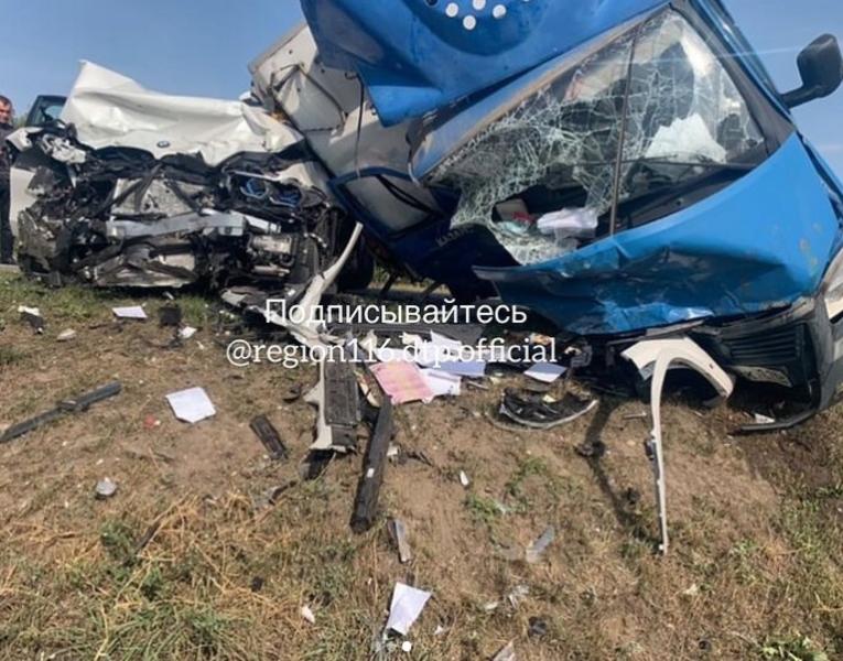 На Атабаевской трассе столкнулись внедорожник и «Газель»