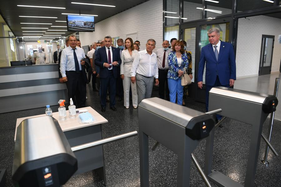 Рустам Минниханов: Три детских сада, две большие школы – мы столько никогда в Челнах не строили