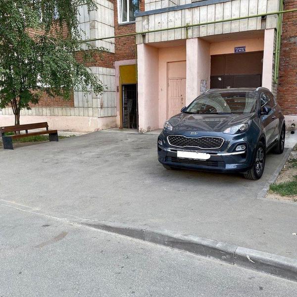 Гендиректор «Казэнерго» возмущен тем, что казанцы паркуются на обновленных тротуарах