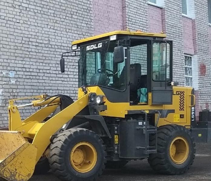 Под окнами квартиры нижнекамки устроили стоянку из тракторов Под окнами квартиры нижнекамки устроили стоянку из тракторов