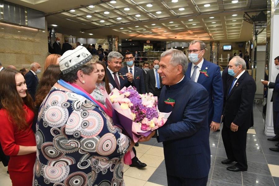 Минниханов и Шаймиев поздравили многодетную семью из Татарстана с победой в конкурсе «Семья года»